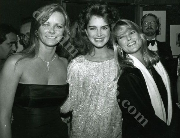 Cheryl Tiegs , Brooke Shields, Christie Brinkley 1983 NYC.jpg
